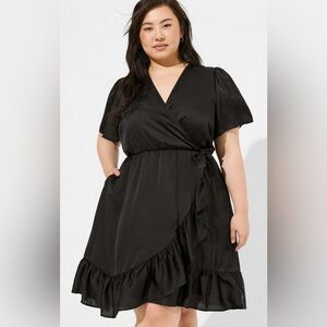 Women’s Torrid Mini Bubble Charmeuse Faux Wrap Dress Size 3 NEW